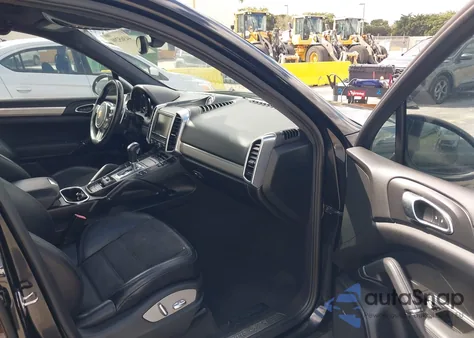 2013 Porsche Cayenne Gts z USA, uszkodzony, nr VIN WP1AD2A24DLA71306